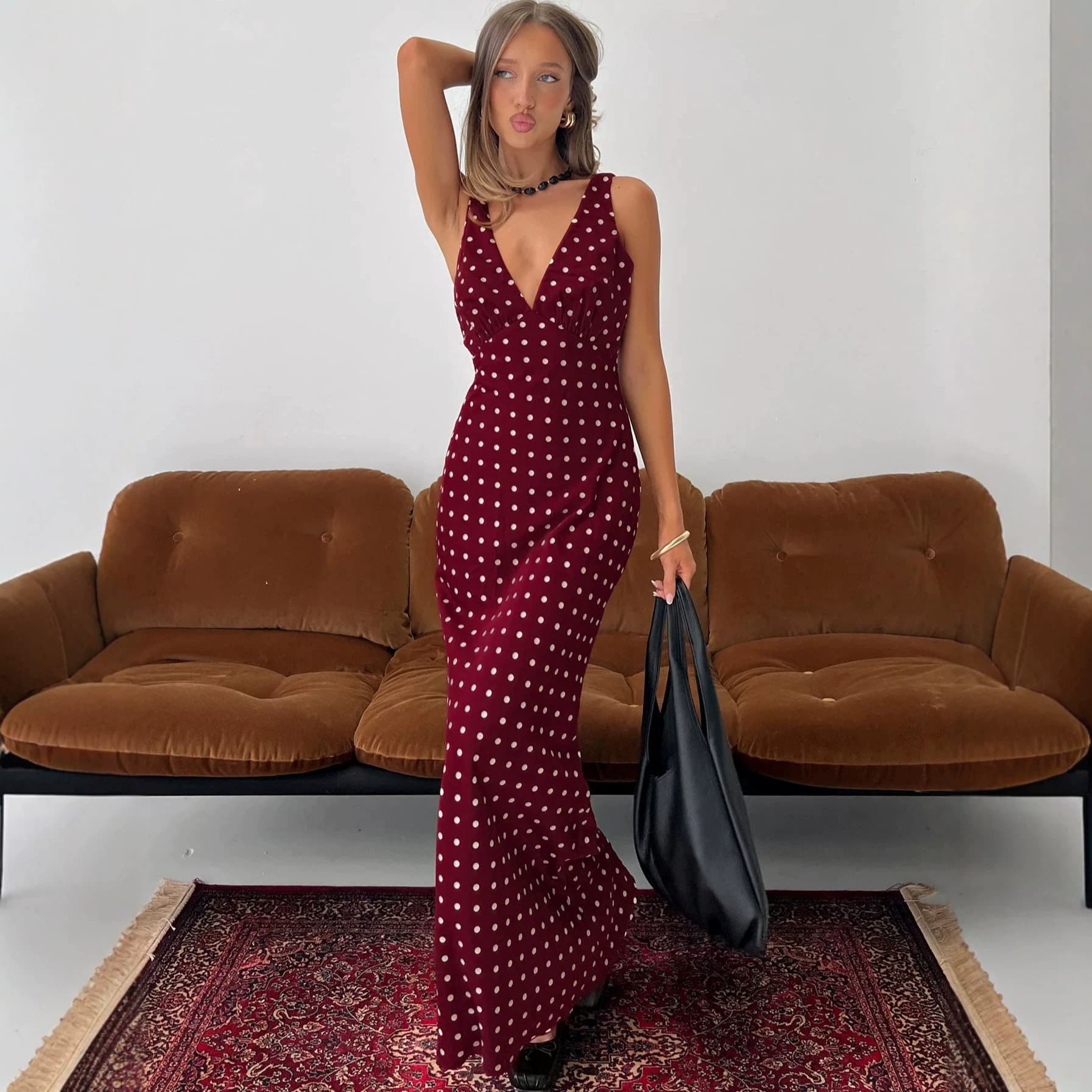 French-Style High-End Polka Dot V-Neck Spaghetti Strap Dress, Exquisite and Slim-Fitting, Suitable for Work and Vacation, Elegant and Long