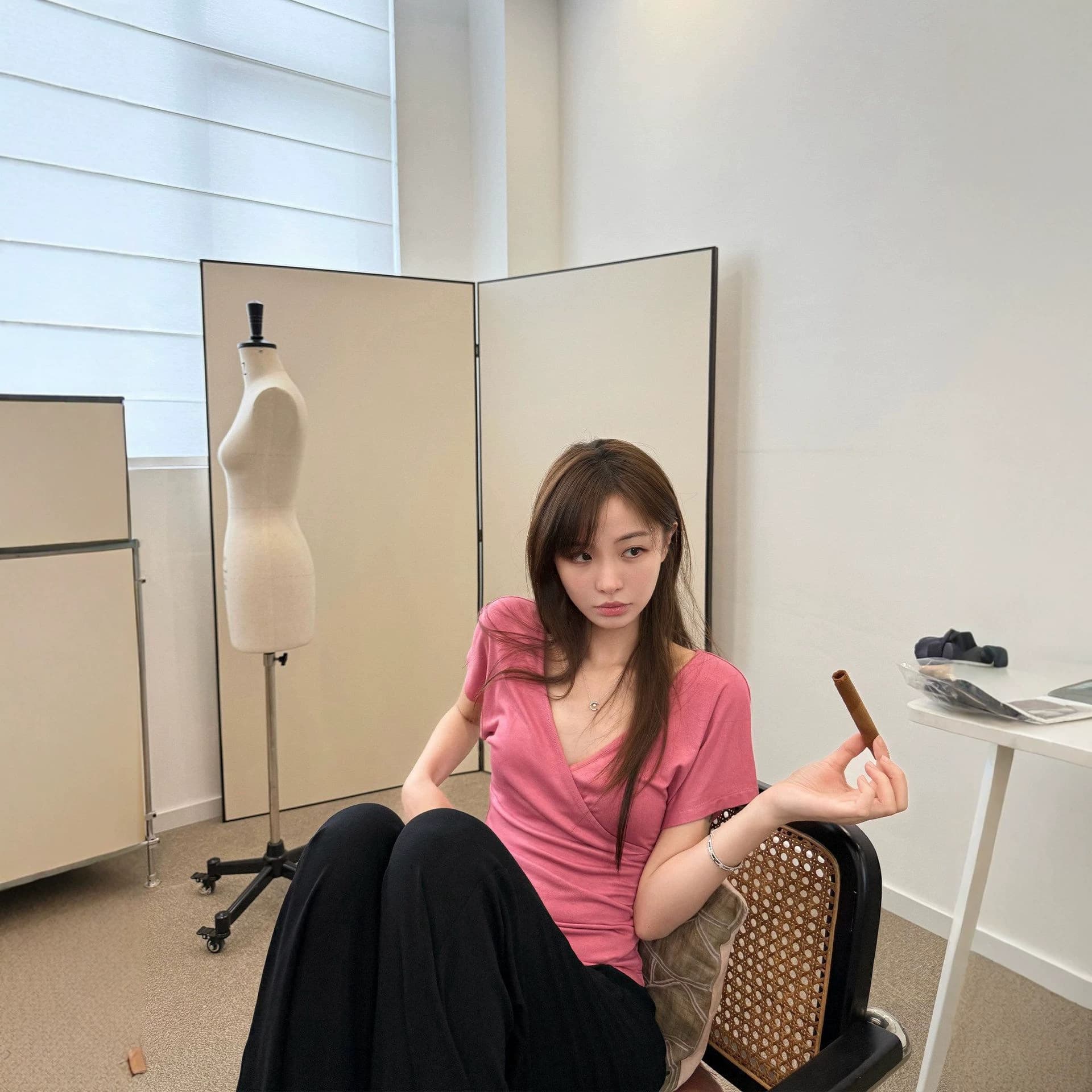 Korean-style V-neck Cross-over Flutter Sleeve T-shirt for Women, New Summer Collection, Slimming and Elegant Basic Top