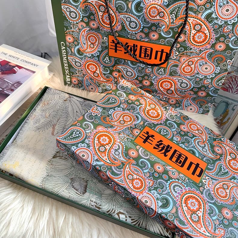 Silk Scarf Gift Packaging Box In-Stock Hinged Lid Elegant Scarf Gift Box Wholesale with Silk Gift Bag