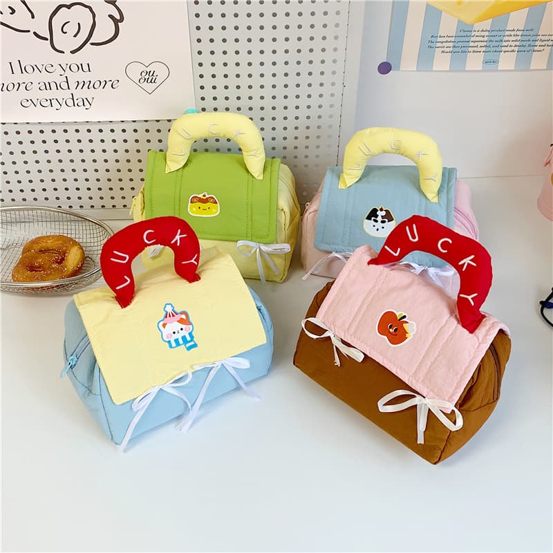 I am conquered by this cosmetic bag! Portable cosmetic bag, lightweight baby bottle storage bag for mother and baby outings