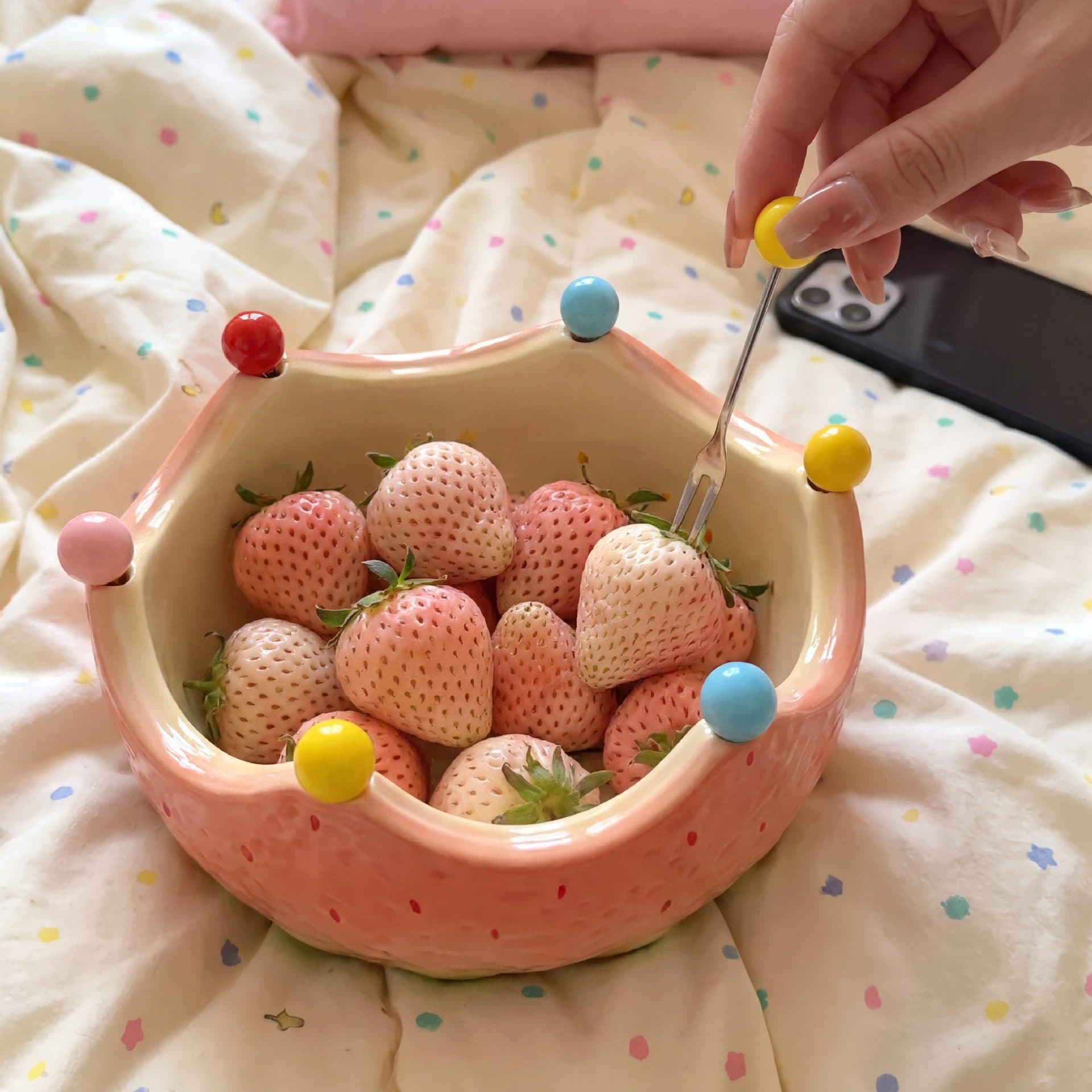High-Aesthetic Strawberry Ceramic Fruit Plate and Fork Set, Desktop Dining Table Decoration Ornament, Creative Storage Snack Plate