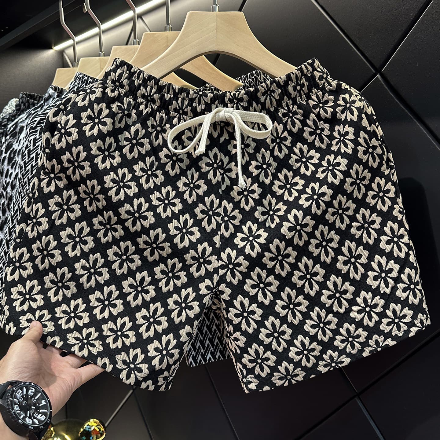 Light Luxury Streetwear Jacquard Shorts for Men Summer New Loose 3/4 Length Beach Shorts Retro Casual Sports Shorts