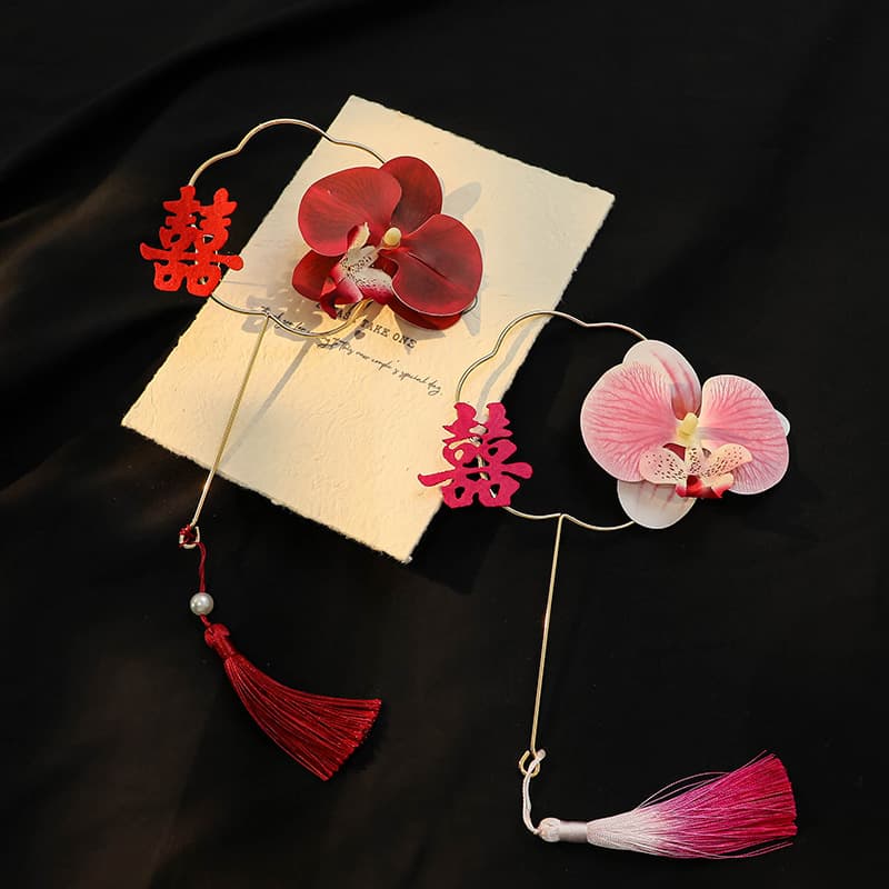 Handmade mini round fans for brides and bridesmaids, wedding procession, new Chinese style photo props, wedding morning robes, and Xiuhe small fans.
