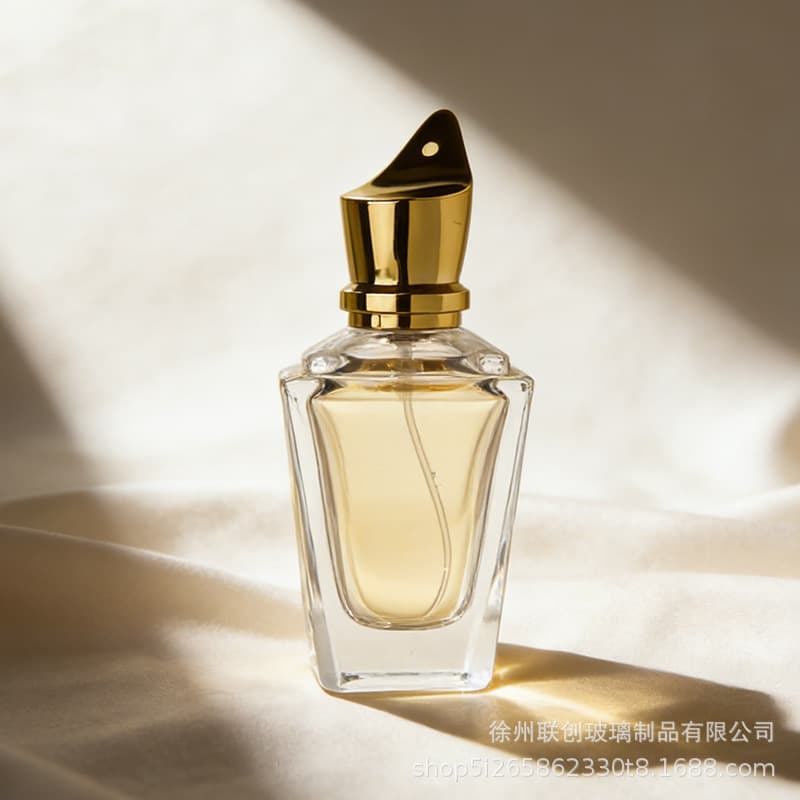 Wholesale spot high-end transparent perfume bottle perfume refill bottle glass empty bottle 55ml spray bottle glass perfume bottle