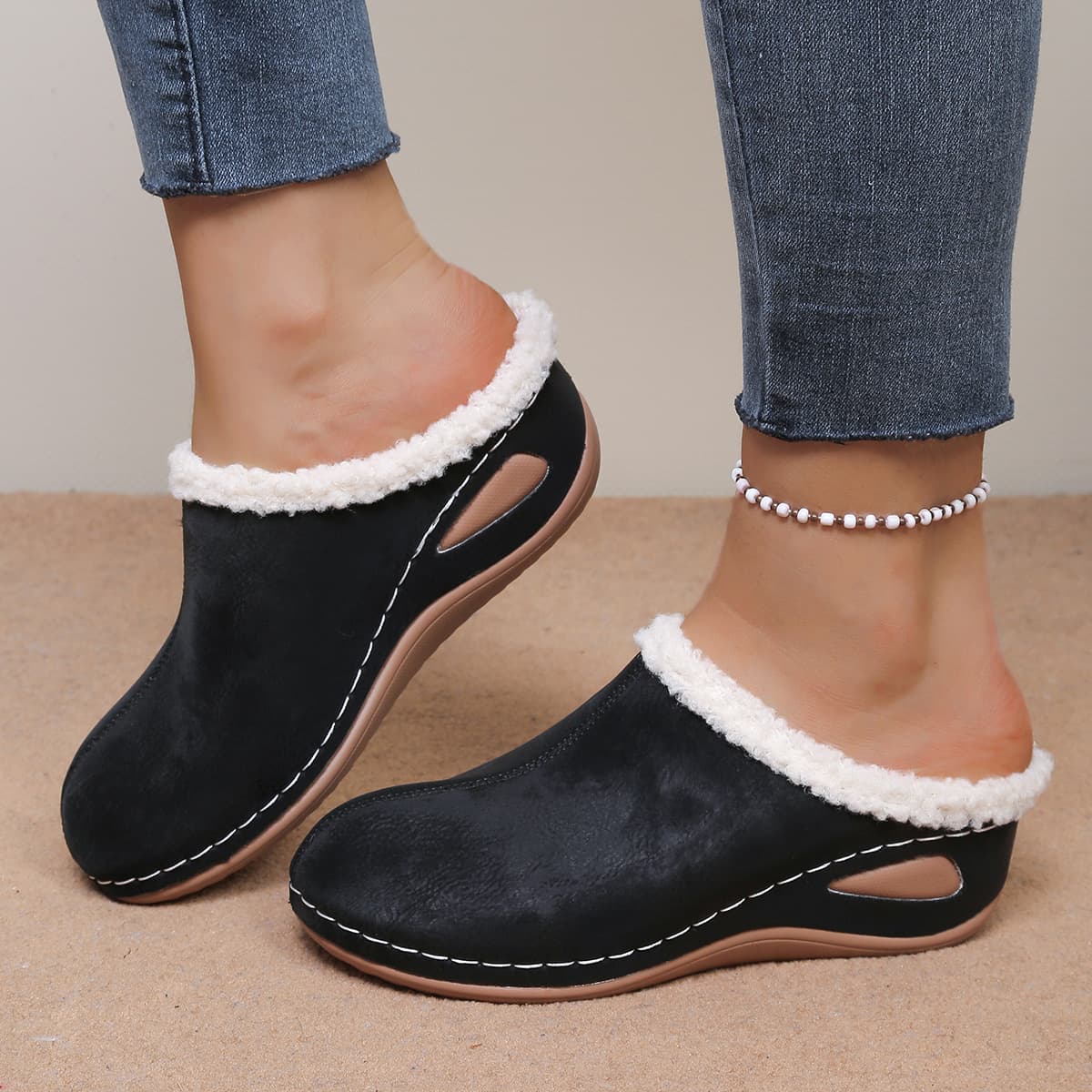 Thick-soled toe-toe slippers for women in winter, plus velvet and thickened, non-slip home indoor cotton slippers for outer wear, suede wedge-heeled slippers