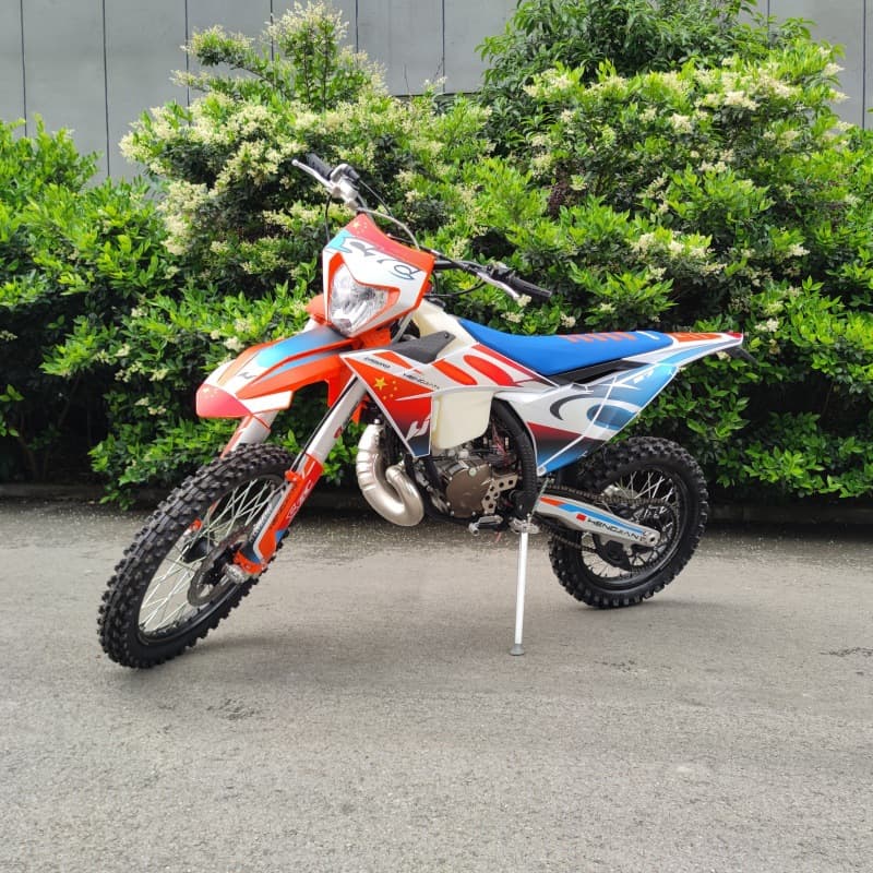 Hengjian Two-Stroke Water-Cooled S7MT250 with Headlight, Standard KTM-Style Off-Road Motorcycle for Trail and Track