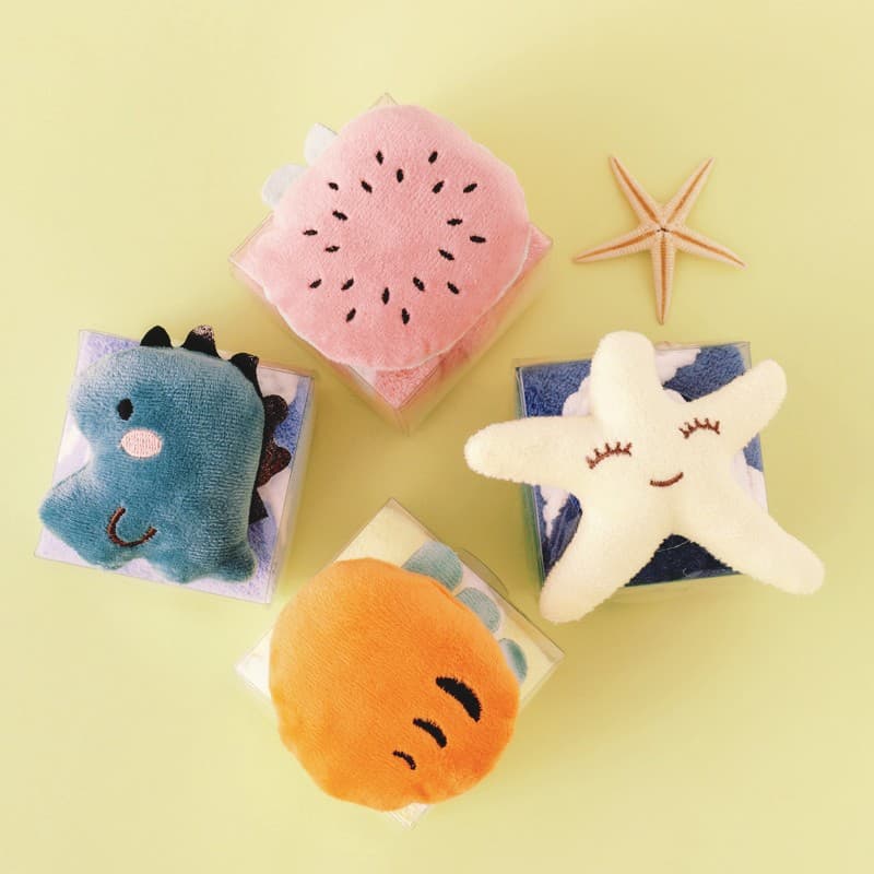 Cake box packaged cartoon towels, thickened, lint-free, absorbent, hangable, cute style hand towels as a gift.