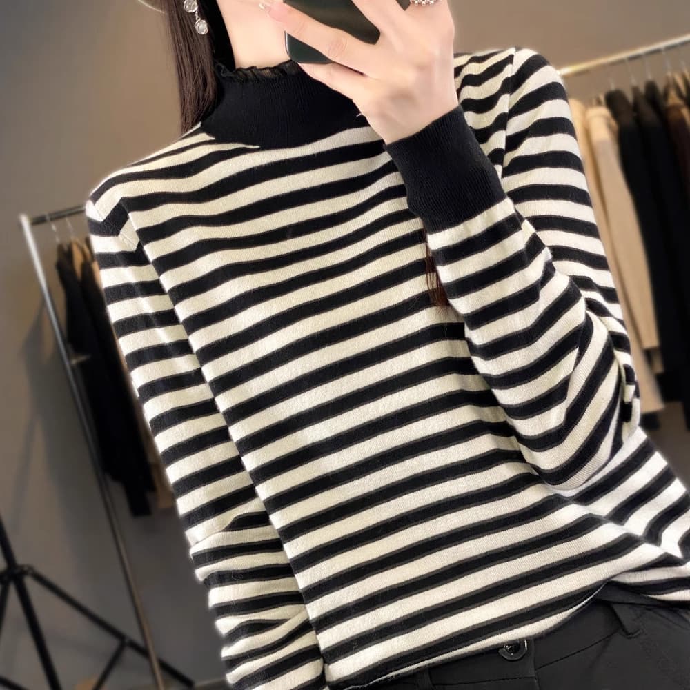 Temperament and versatile striped sweater with lace collar. Designed as a niche autumn and winter inner top. Gentle for outer wear.