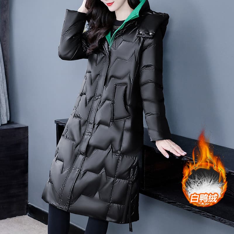 Autumn thickened down jacket with fluffy feel, warm 90% white duck down color-blocking long coat, popular style for middle-aged and elderly women.