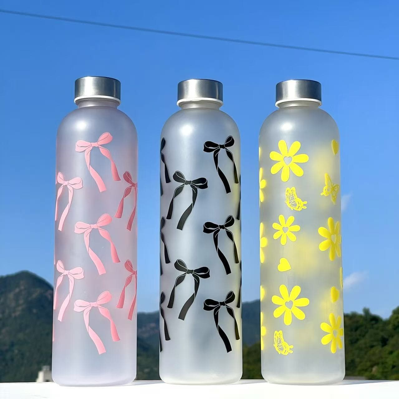 2025 New Cross-Border 1000ML Plastic Cup, Fresh and Cute for Female Students, Frosted Bow and Flower Pattern Water Bottle