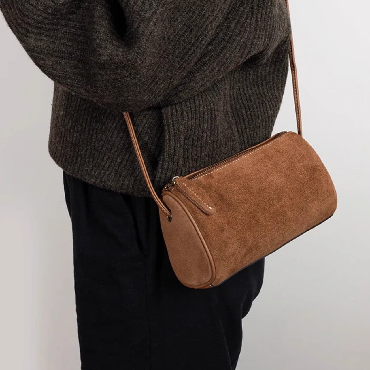 New Retro Suede Cylinder Bag Matte Bag Shoulder Crossbody Women's Bag Simple Versatile Small Round Bag Phone Bag Wholesale