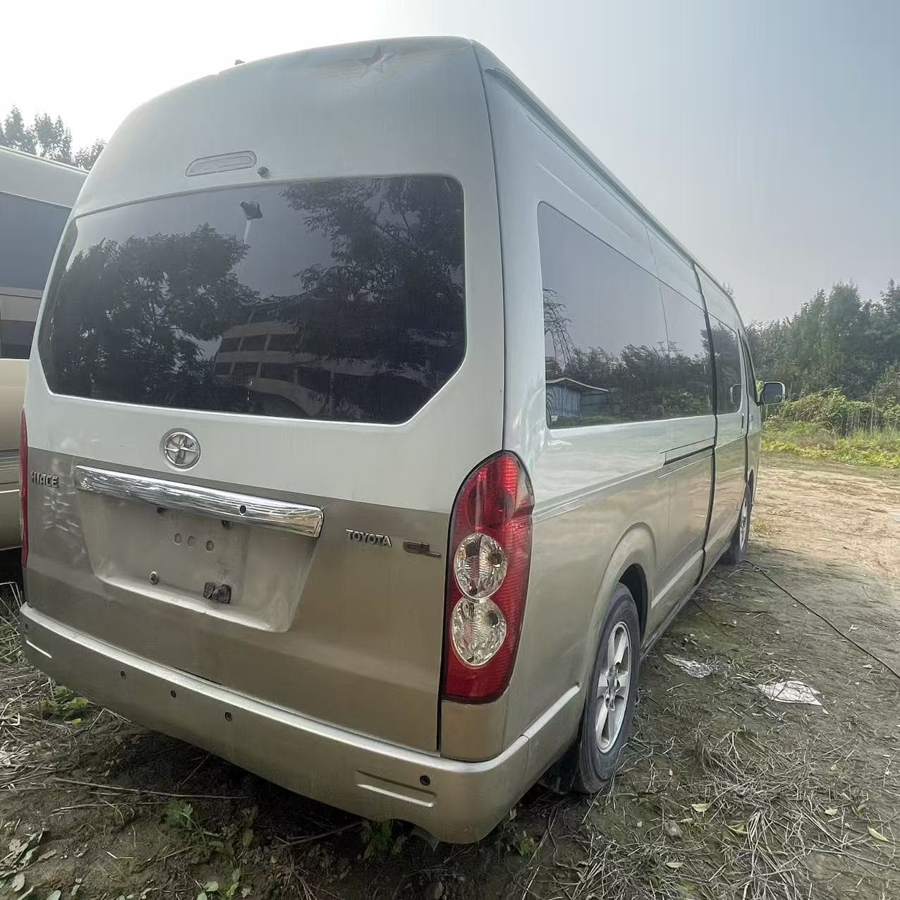 Manufacturer Supply Coaster VIP Reception Minibus, Toyota Hiace 17/19 Seater Commuter Coach Cross-border