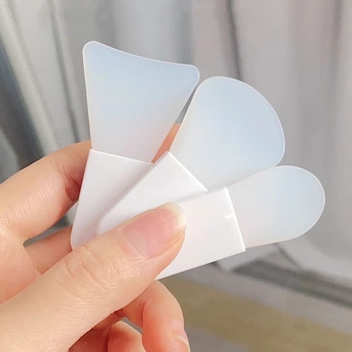 Soft silicone face mask spatula for home DIY mud mask application, gentle on skin, portable, beauty tool for spreading and applying masks