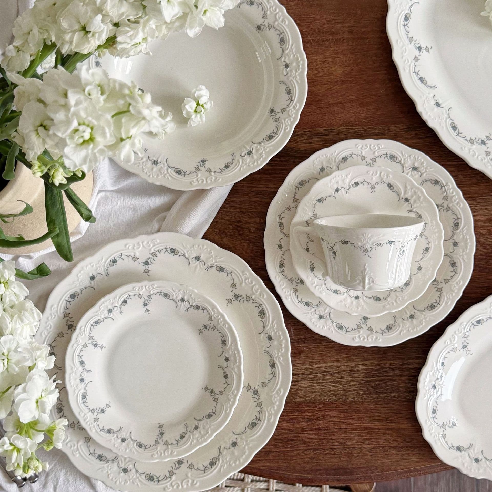Vintage Floral Lace Ceramic Tableware Retro Embossed Ceramic Plate Dessert Plate Dinner Plate Deep Plate Cup and Saucer Oval Plate