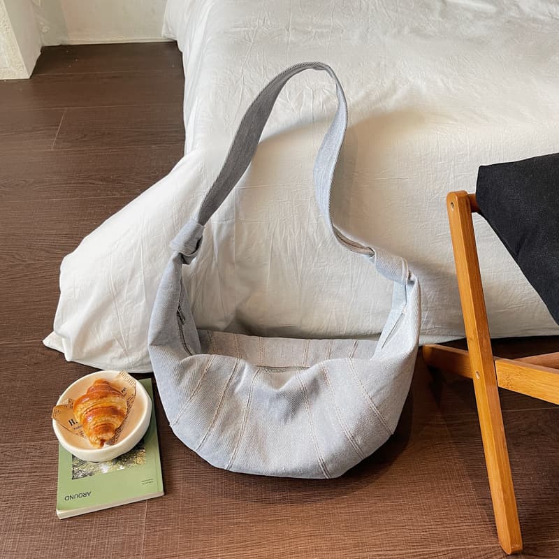 Relaxed Style Niche Denim Bag Women 2026 New Casual Shoulder Crossbody Lightweight Versatile Horn Bag