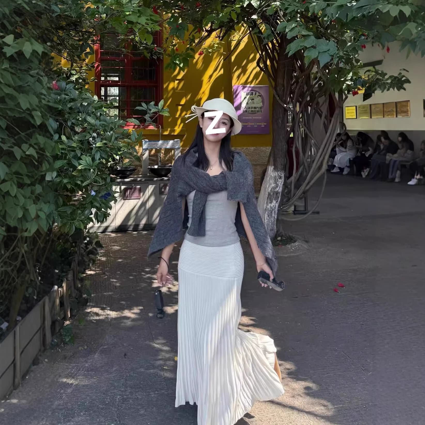 Korean-style cream white knitted fishtail skirt, autumn/winter thickened mid-long pleated flowing half skirt for women
