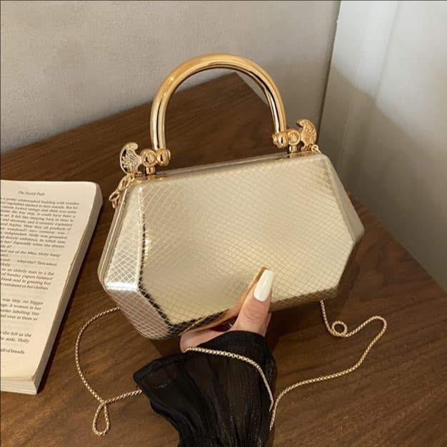 European and American fashion chain bag for women, new style, temperament, portable evening bag, niche design chain shoulder crossbody bag
