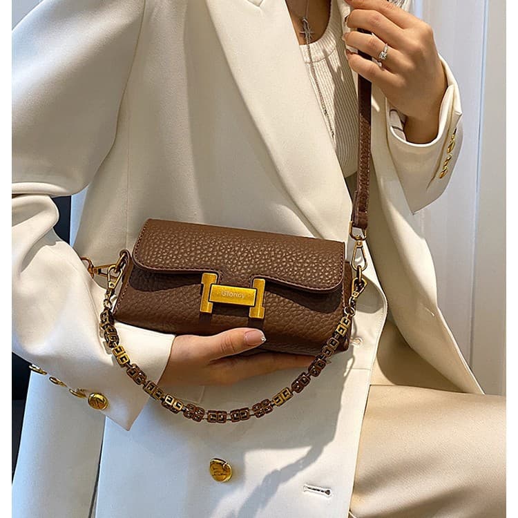 One-shoulder armpit bag, high-end cross-body small square bag, versatile texture, explosive chain, Korean version retro niche bag for women