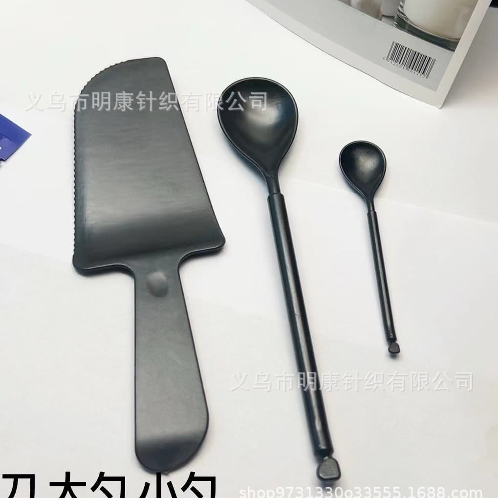 Cross-border YAL plastic PS utensils, coffee pudding spoons, cake spatulas, birthday-specific baking knives and spoons, pizza cutters and scrapers.