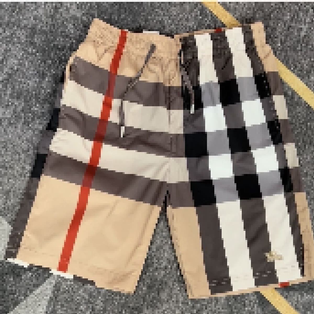 Trendy and stylish new summer plaid shorts for men, a popular and versatile casual beachwear style.