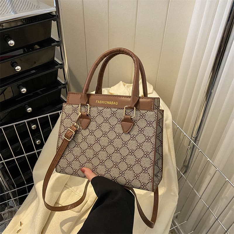 2026 trendy shoulder bag travel year spring new fashion large-capacity crossbody bag simple casual handbag