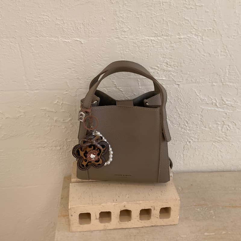 Korean Retro Small Handbag for Women, 2025 New Model, Shoulder Crossbody Bag, High-End Versatile Handbag Bucket Bag