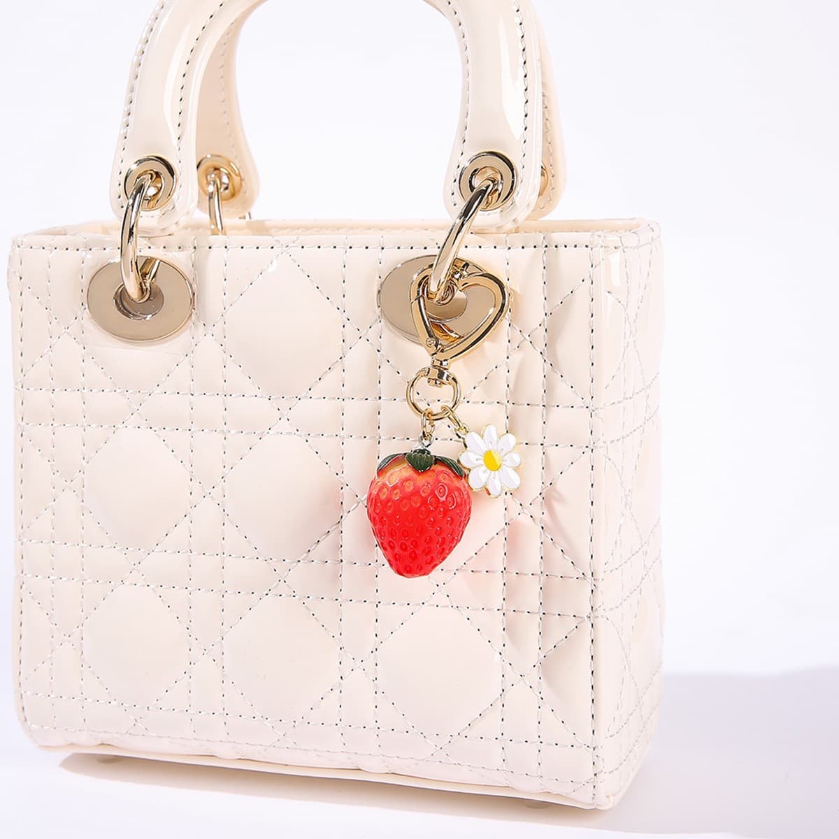 New Resin Strawberry Keychain Creative Fruit Simulation Food Trendy Bag Charm Small Gift Wholesale