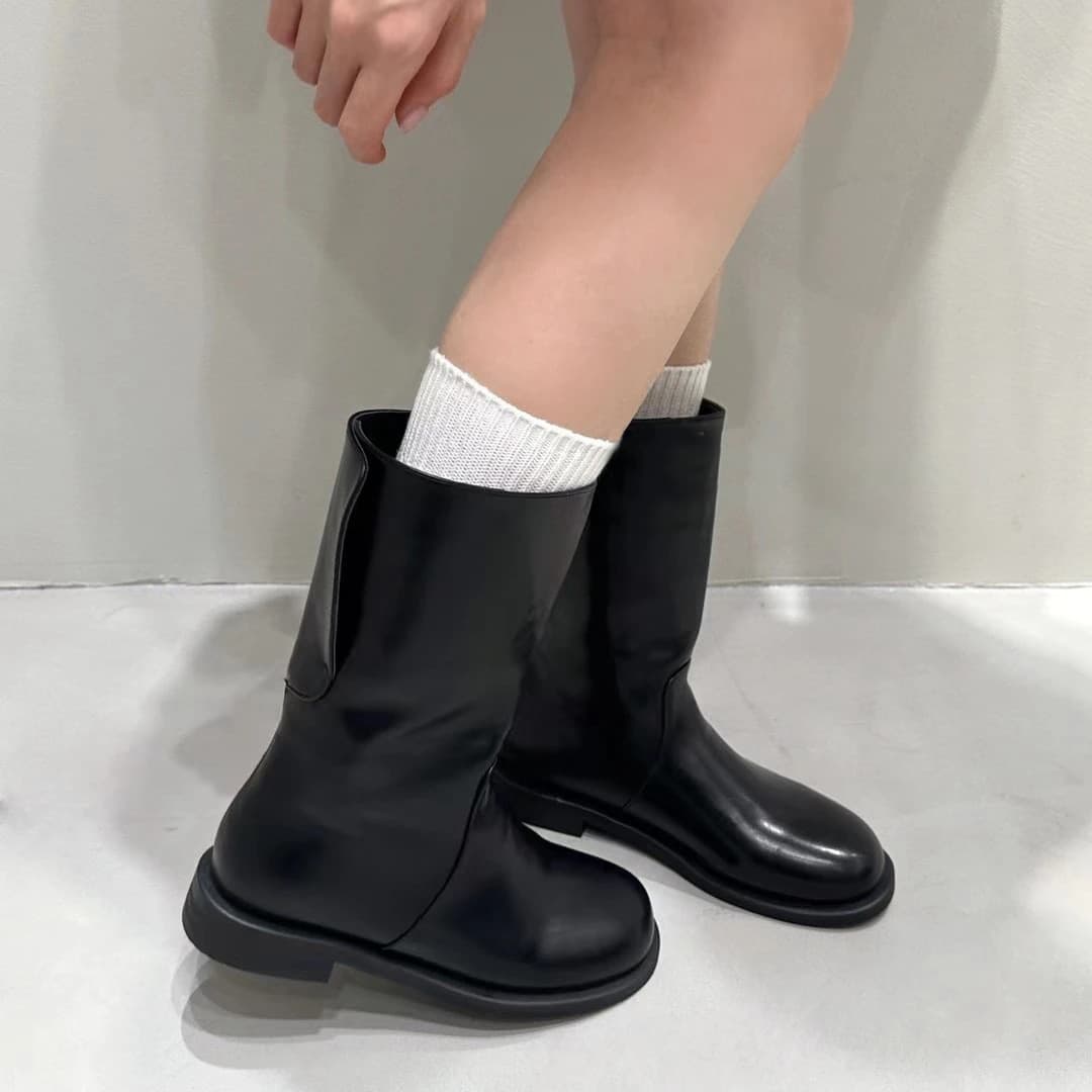 Korean Boots, Genuine Leather, Round Toe, Niche Mid-Calf Boots for Women, Chunky Heel, Riding Boots, 2026 Autumn and Winter, Slimming Black Martin Boots