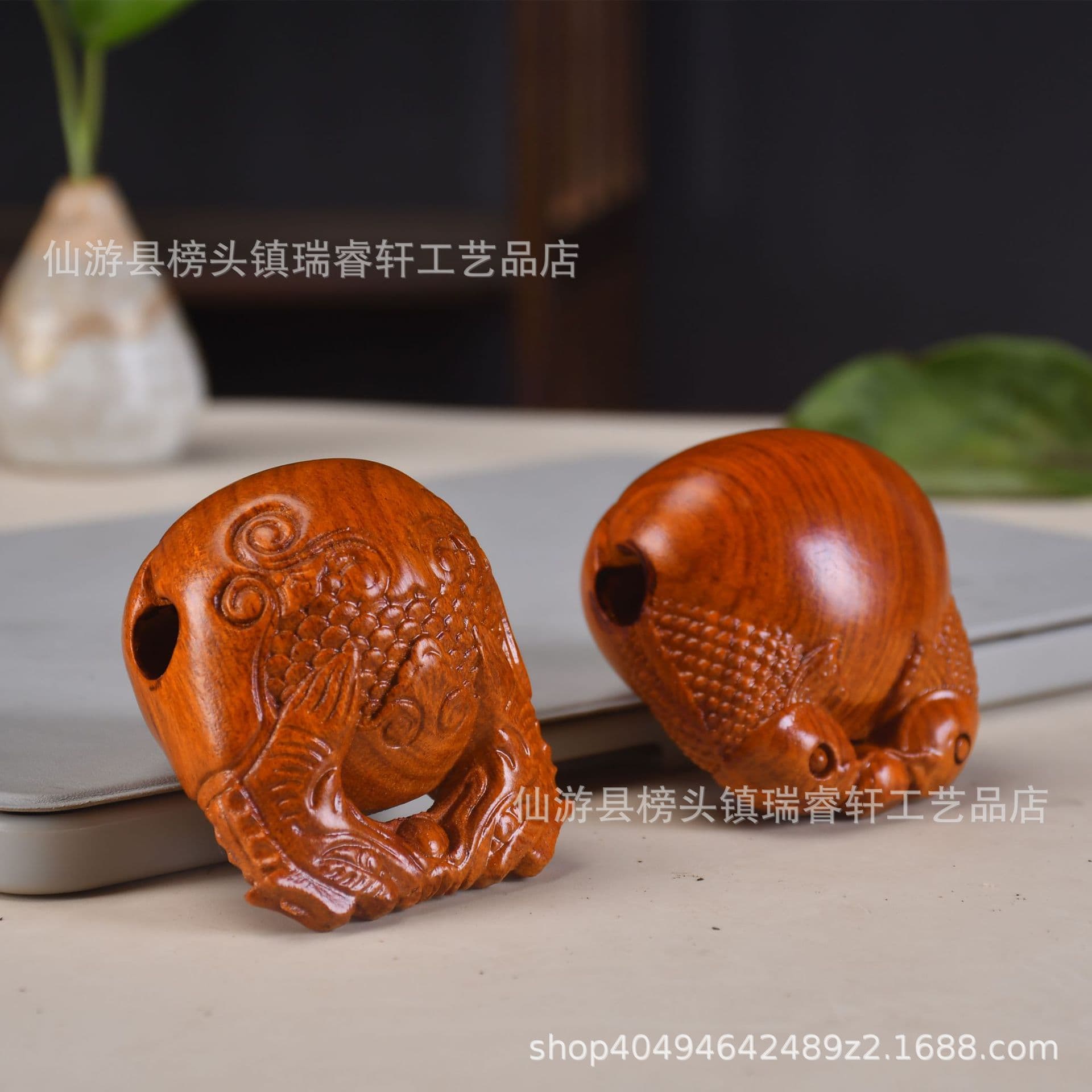 Rosewood Tapping Small Wooden Fish Stress Relief Tool, Office Worker's Meditation Chanting Instrument and Desk Ornament