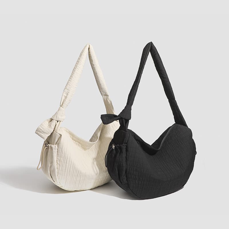 New Women's Japanese Style Single Shoulder Pleated Design Dumpling Bag Moon Bag Simple Casual Niche Bag Couple Bag