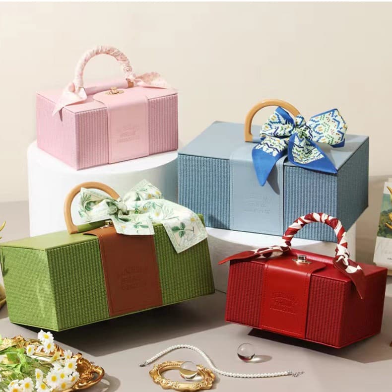 New Practical Favor Leather Bucket Handheld Favor Box Round with Lid Candy Bucket Wedding Return Gift Box in Stock
