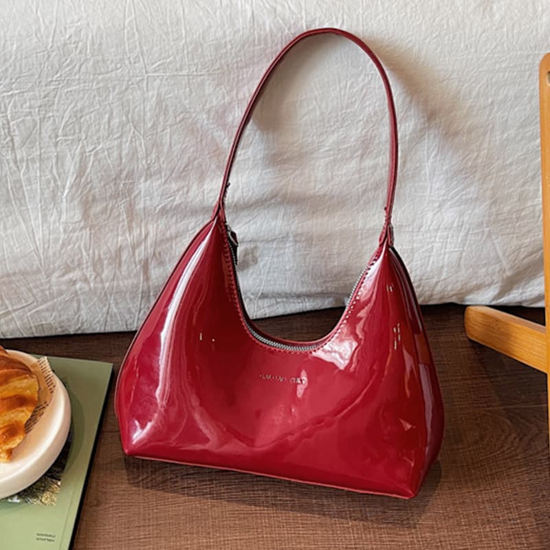 Cross-Border Wholesale New High-End Patent Leather Crescent Underarm Bag, French Niche Handbag for Outings, Commuter Shoulder Bag