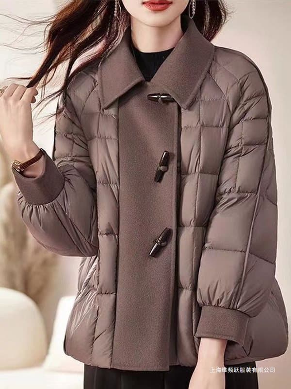 Young Mom Style Fashion White Duck Down Jacket Women 2025 New, Middle-Aged and Elderly Stylish Loose Coat