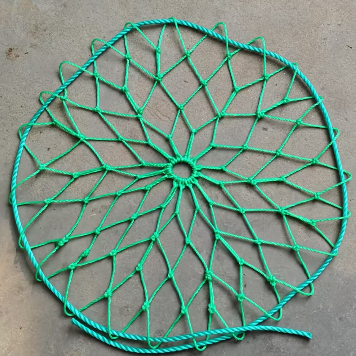 Anti-fall net municipal engineering manhole cover, high load-bearing protective net manufacturer, thickened and densified nylon high-strength thread manhole cover specific