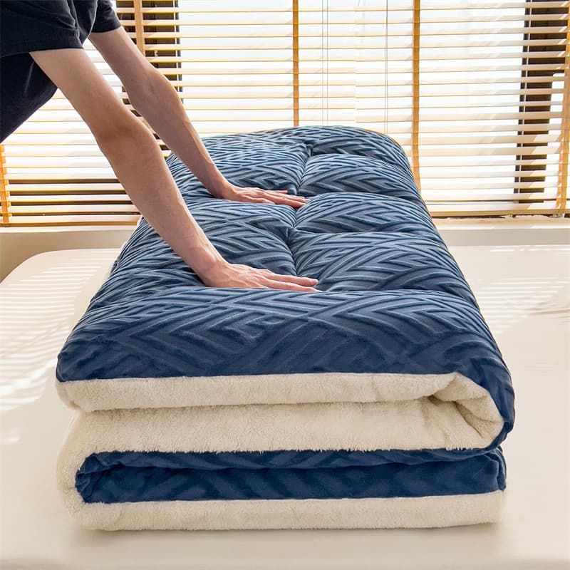 Winter lamb fleece thickened warm mattress pads for home use, milk fleece bedding for student dormitories, double-sided fleece soft cushion pads