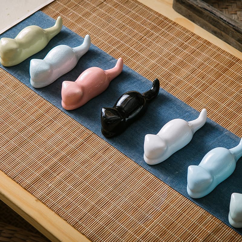 Creative ceramic cat-shaped brush rest, calligraphy brush holder/mountain/stand, traditional stationery accessory