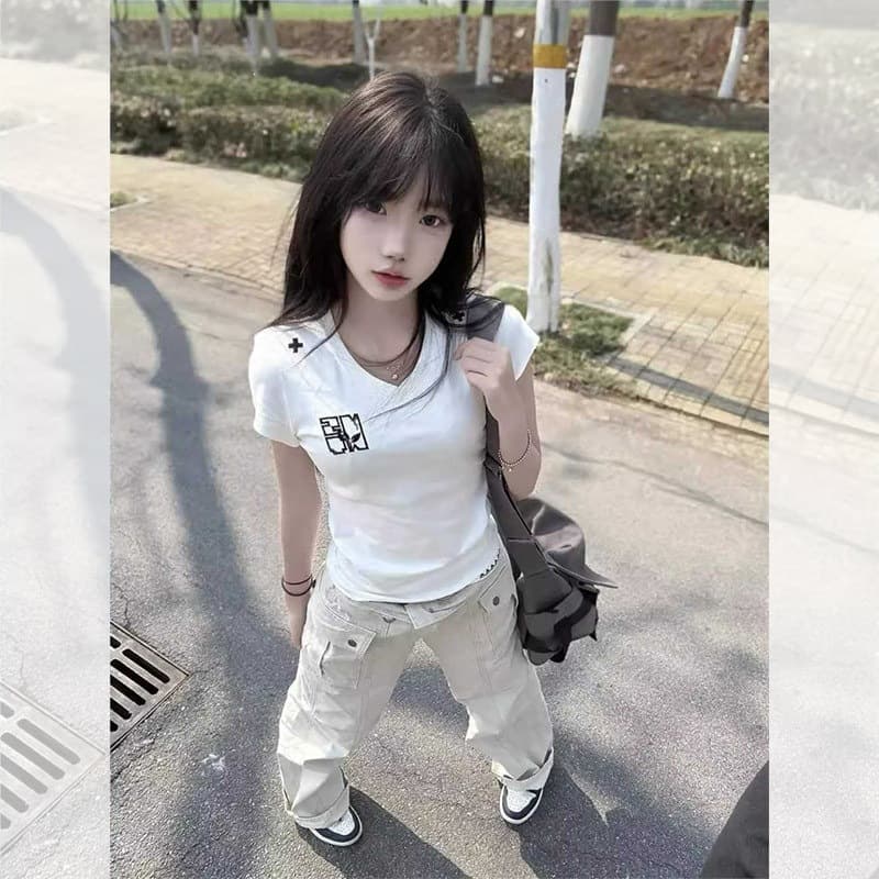 2026 new embroidered letter v-neck right shoulder short-sleeved t-shirt for girls and boys summer slim-fitting top for junior high school and high school students