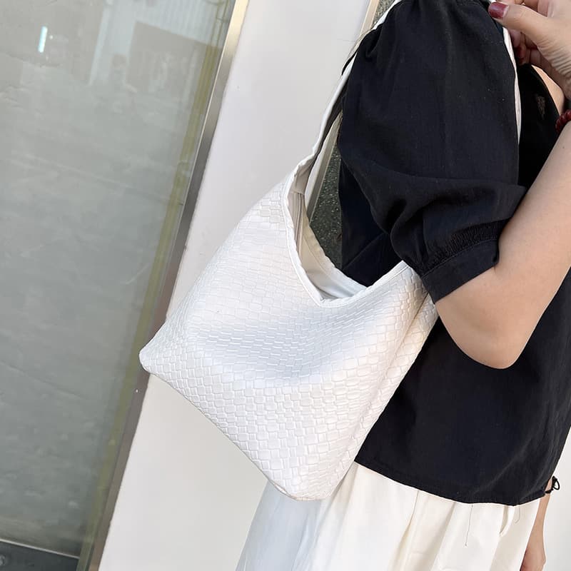 Casual Retro Large Capacity Bag for Women 2026 New Trendy Popular Versatile Stylish Shoulder Bag Super Hot Bucket Bag