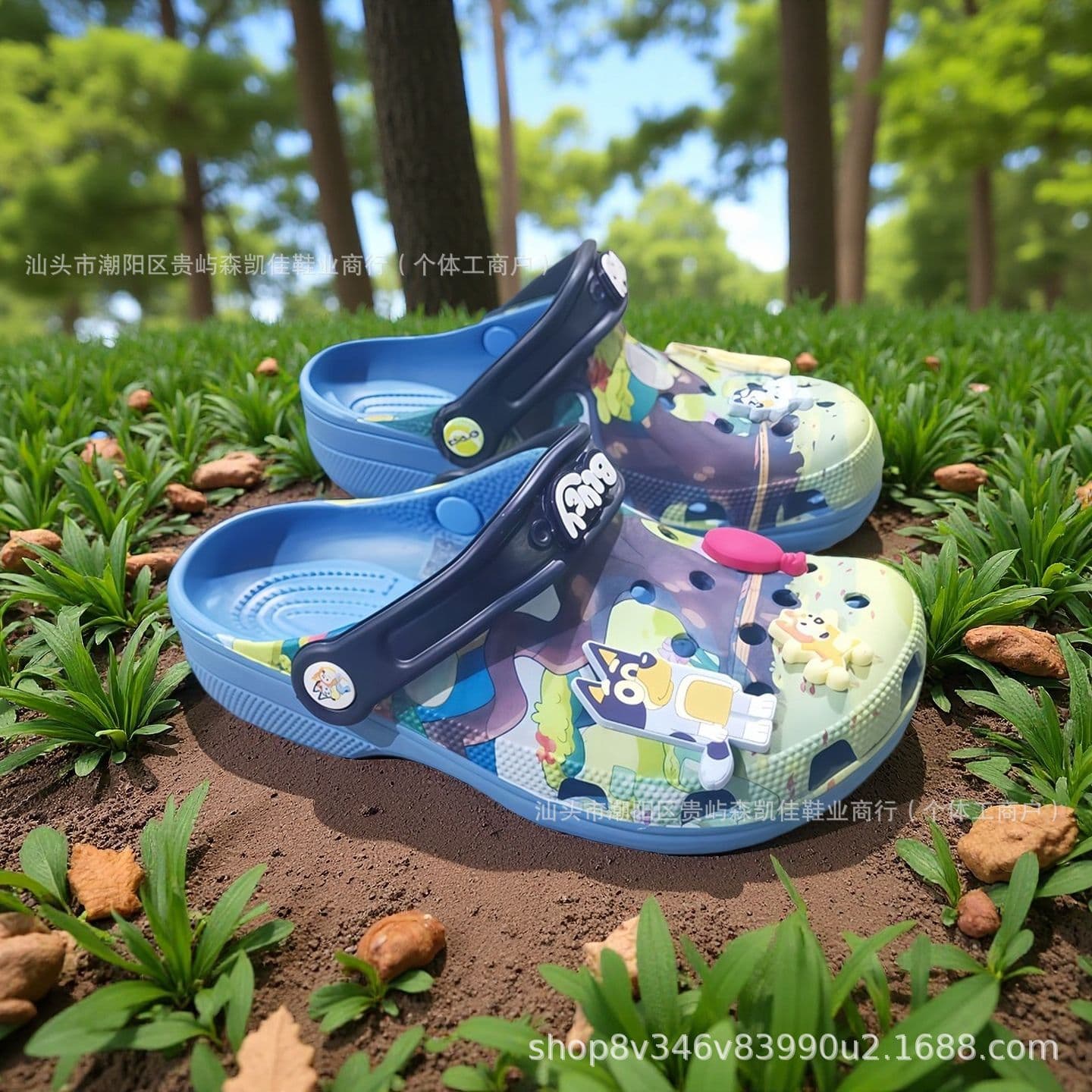 New Co-branded Bluey Cartoon Parent-Child Croc Shoes for Boys and Girls Beach Sandals Soft Sole with Charms