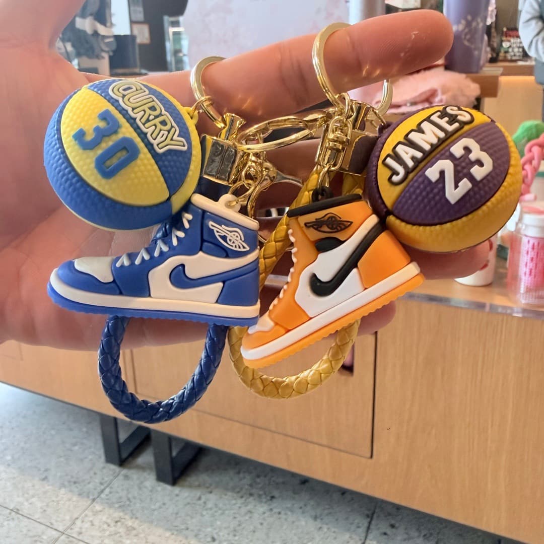 New Creative Large AJ Basketball Shoe Keychain Exquisite Pendant Couple Backpack Car Keychain Charm Gift