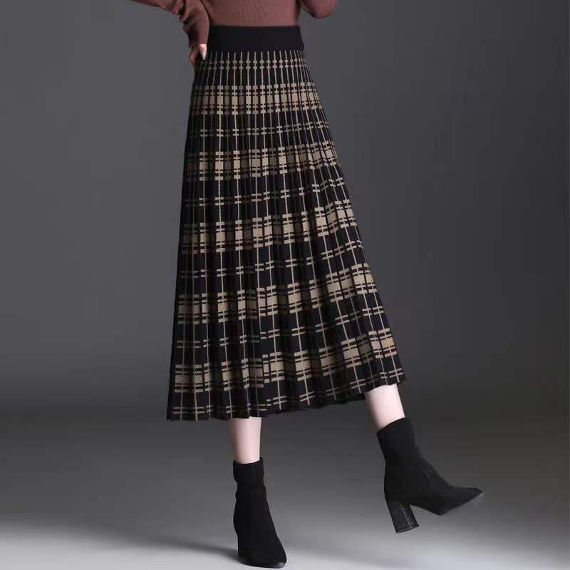 Women's mid-length knitted skirt, high-waisted, retro style, perfect for autumn and winter, paired with sweaters.