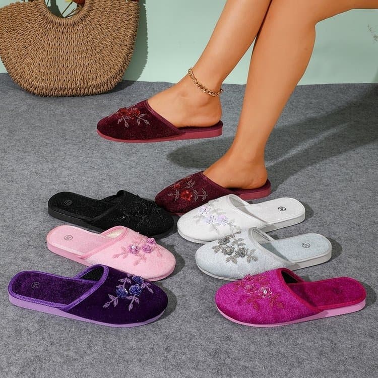Women's Closed-Toe Slippers with Velvet Upper, Breathable Beaded Floral Design, Exported, Lightweight and Comfortable for Home Use