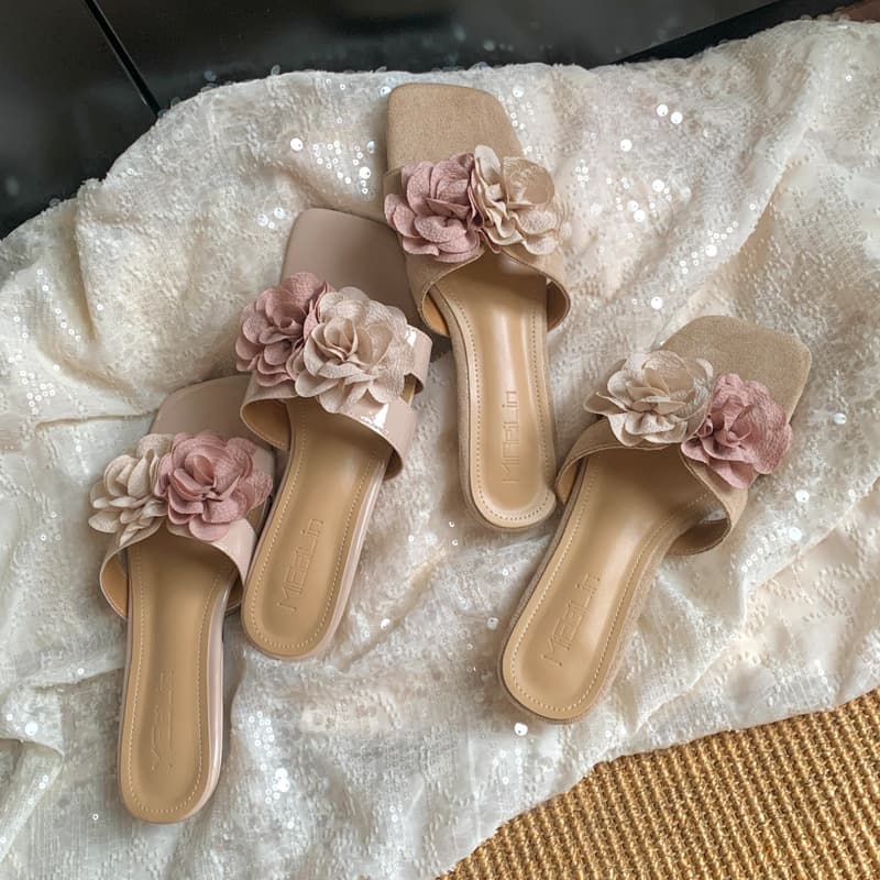 Sweet and Gentle Flower One-Strap Slide Sandals for Women 2026 Summer New Style Vacation Open-Toe Slide Sandals to Match Dresses