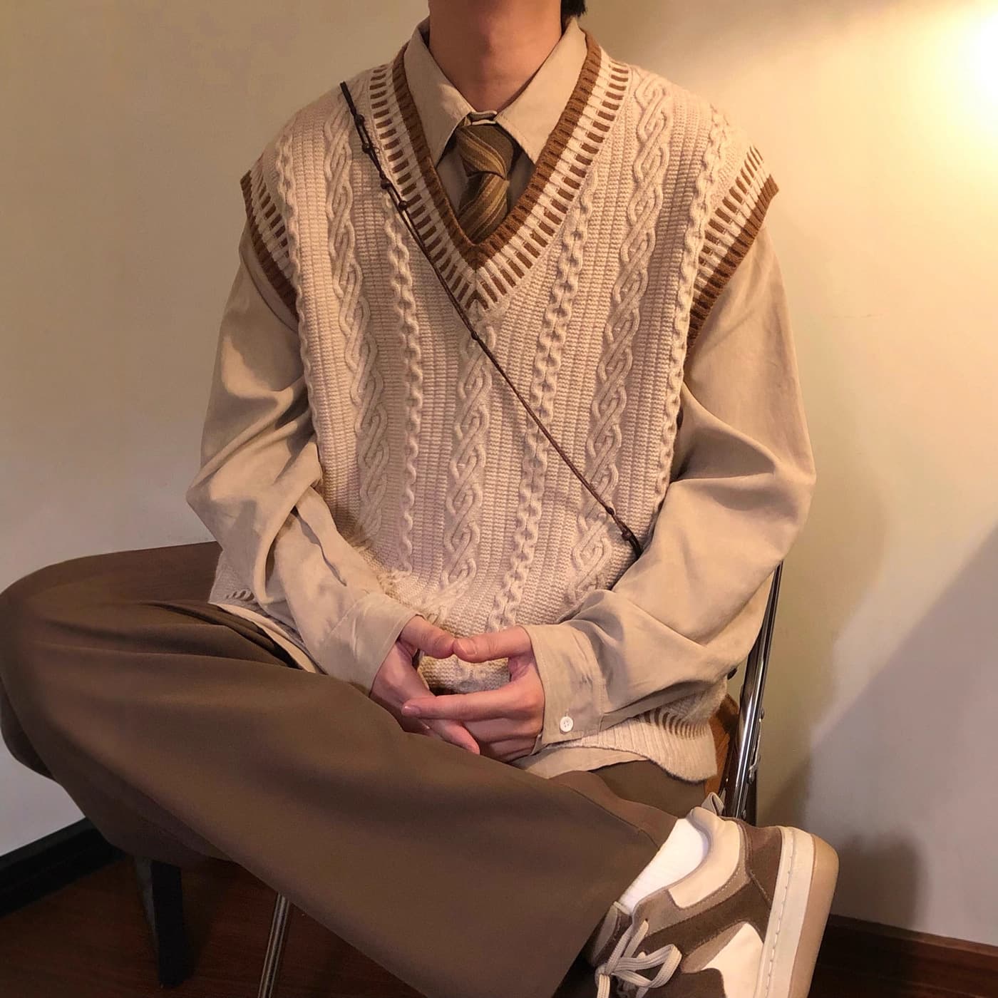 College Style V-Neck Knit Vest for Men Spring/Autumn Japanese Retro Sleeveless DK Sweater Vest Pullover Waistcoat