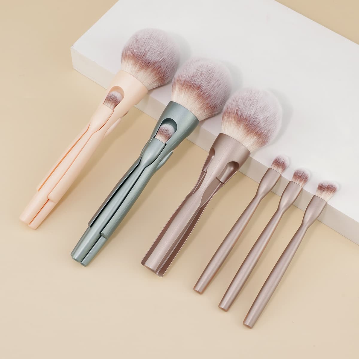 New 4-in-1 Magnetic Makeup Brush Set, Loose Powder Brush, Blush Brush, Eyeshadow Concealer Brush, Convenient Travel Makeup Brush Kit