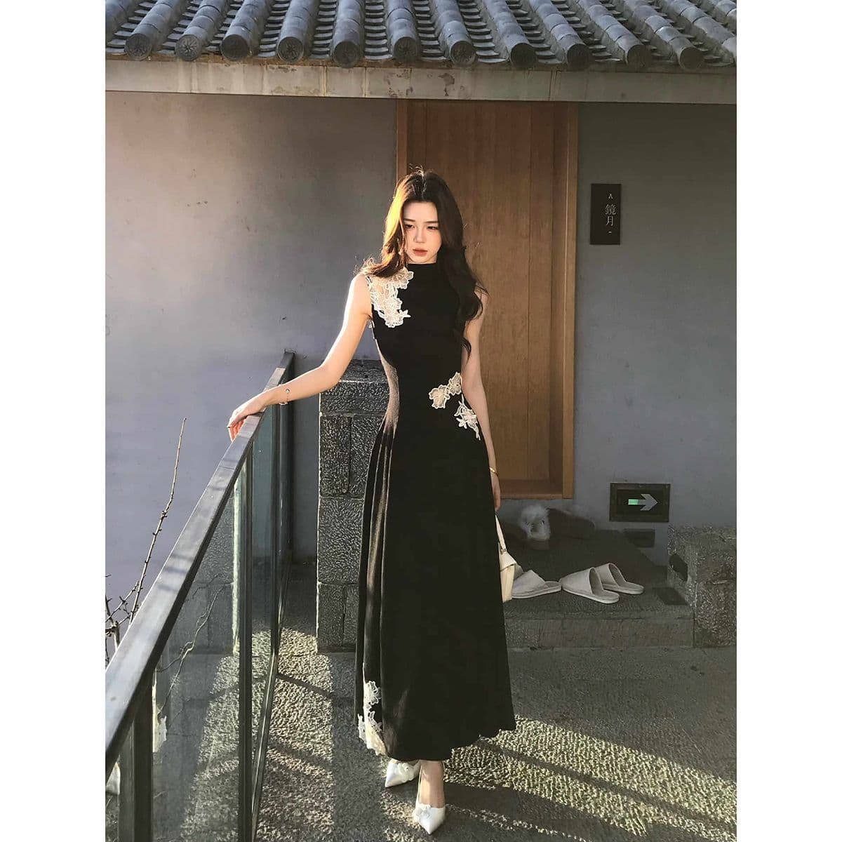 New Chinese Style Black Retro Embroidery Knit Sleeveless Dress for Women Summer Elegant Fitted Waist Long Dress