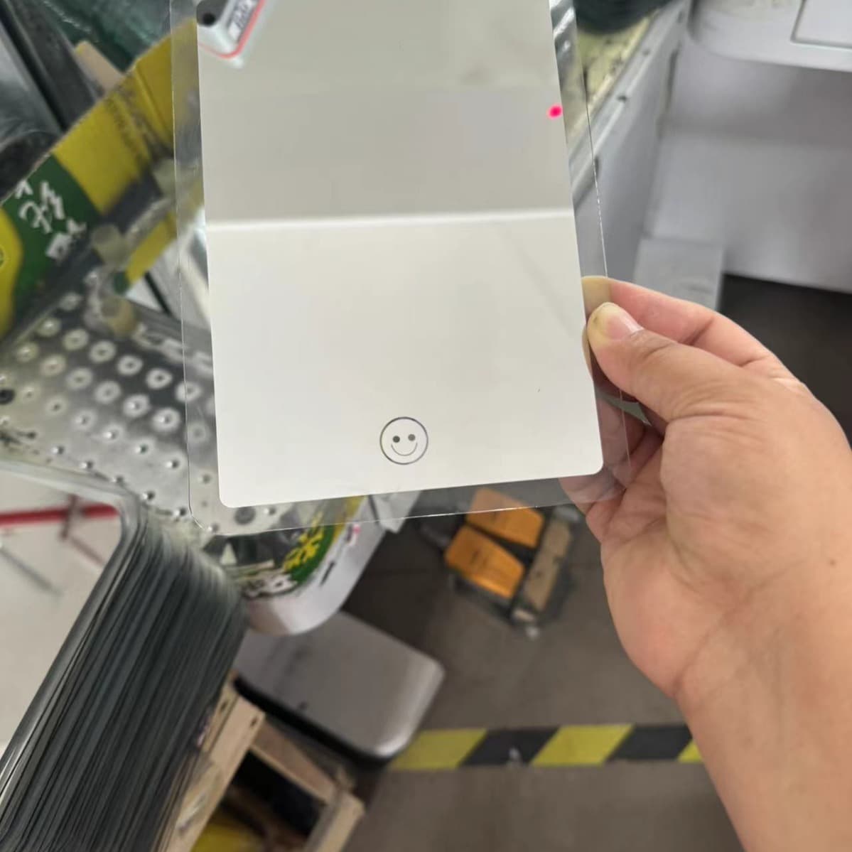 Smart cosmetic light mirrors, mirror cutting and processing, LED fill-light lenses, sandblasting, silk printing, film lamination, factory bulk orders.