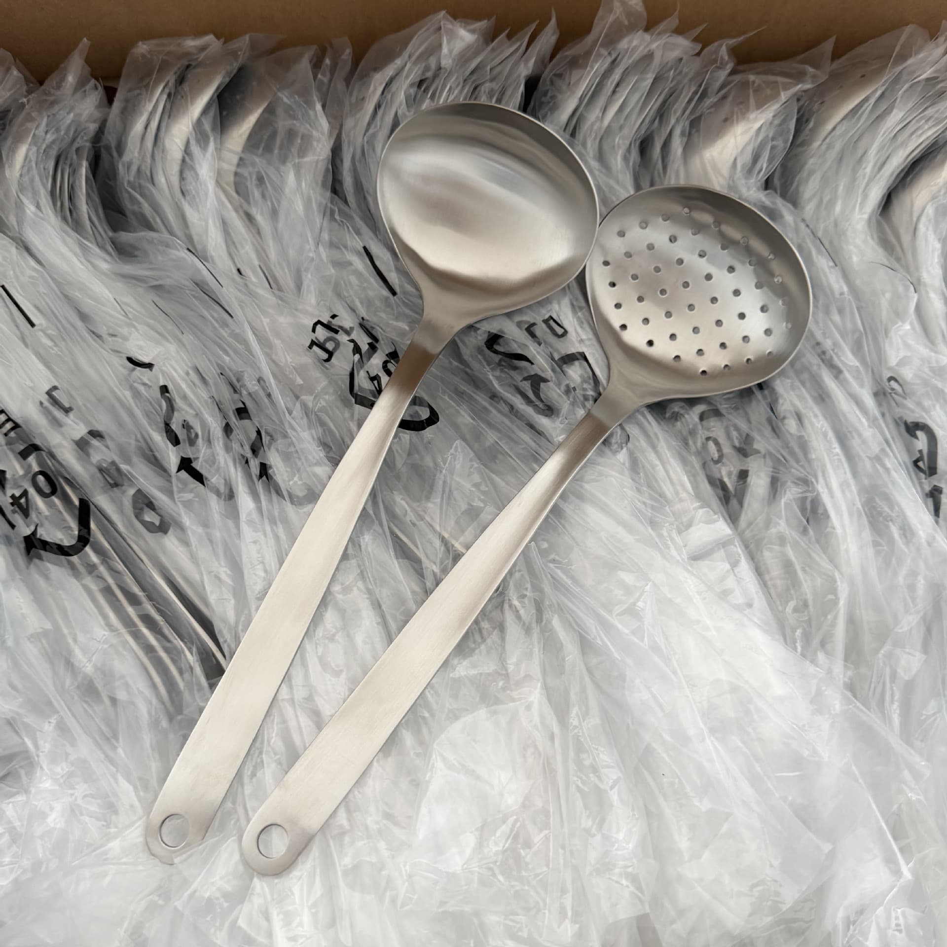 Yinuo Kitchen's new 304 stainless steel simple long-handled soup spoon hot pot powder spoon for soup and porridge household fishing spoon