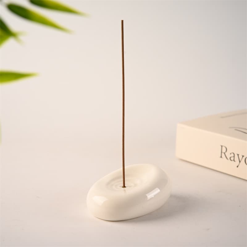 Handcrafted Ceramic Pebble-Shaped Incense Holder with Ripple Design, Minimalist Modern Desktop Decorative Ornament