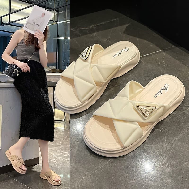 2025 New Fairy Style Thick Sole Slippers for Women Casual Lightweight Trendy Korean Version Cloud-like Comfort Women's Summer Slippers